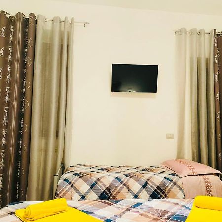 Апартаменты Casa Dei Fiori 3 Сомма-Ломбардо Экстерьер фото